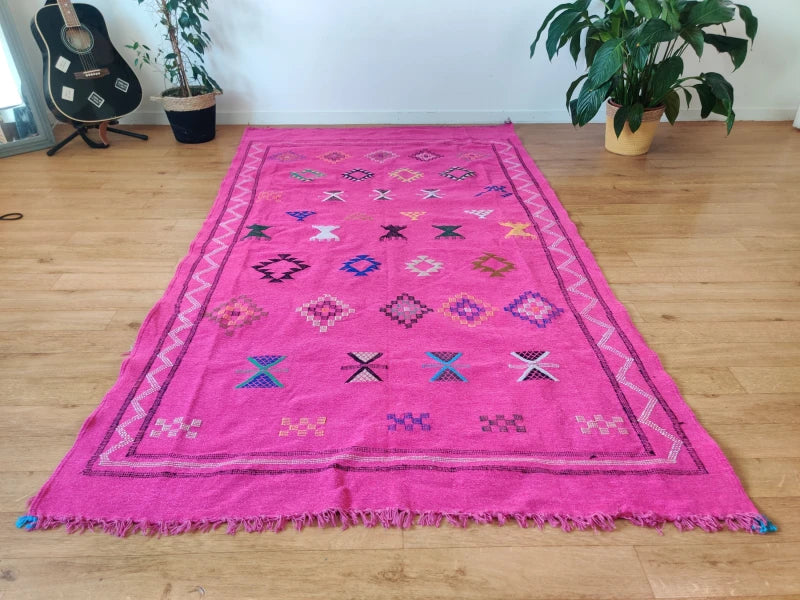 Tapis berbère rose ethnique - MAZIR Décoration